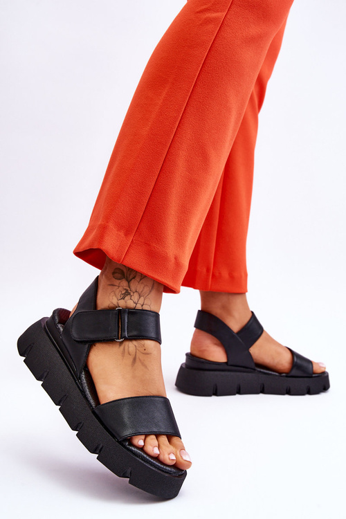 Жіночі шкіряні босоніжки на платформі чорні Katte