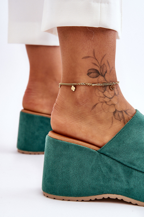 Жіночі тапочки на масивній платформі Green Martina