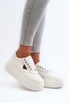 Жіночі кросівки з еко шкіри на масивній платформі білі Chrisstin