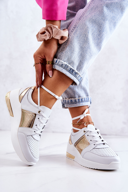 Жіночі шкіряні спортивні туфлі на танкетці білого кольору Larson