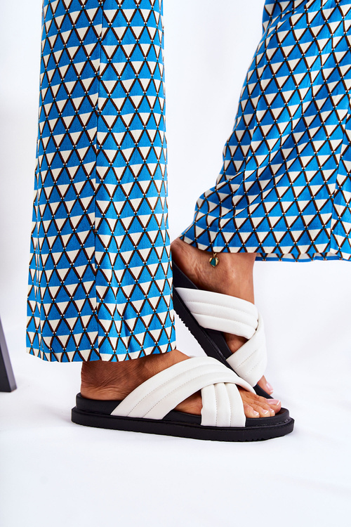 Класичні жіночі шкіряні тапочки білі дарон