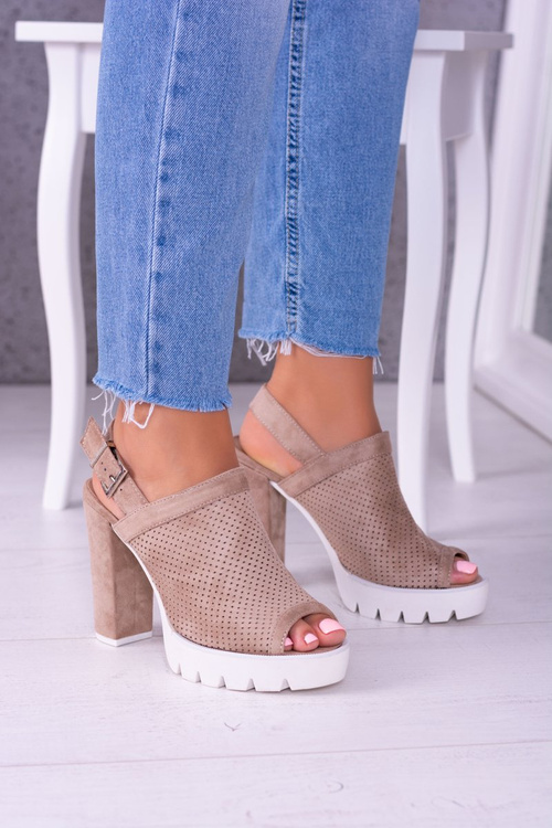 Бежеві замшеві босоніжки на шпильці Lu Boo Emare