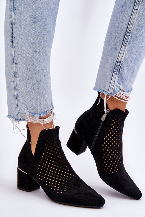 Ажурні замшеві чоботи з вирізом на каблуці Black Blakely