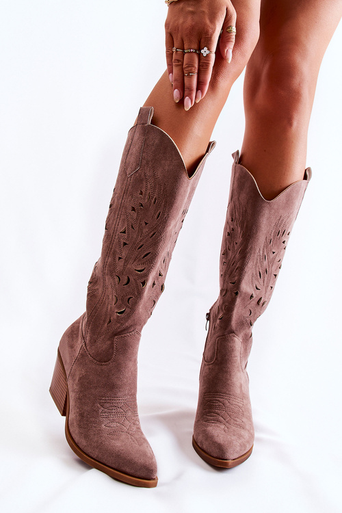 Замшеві ковбойські чоботи з ажурним візерунком коричневого кольору Naya