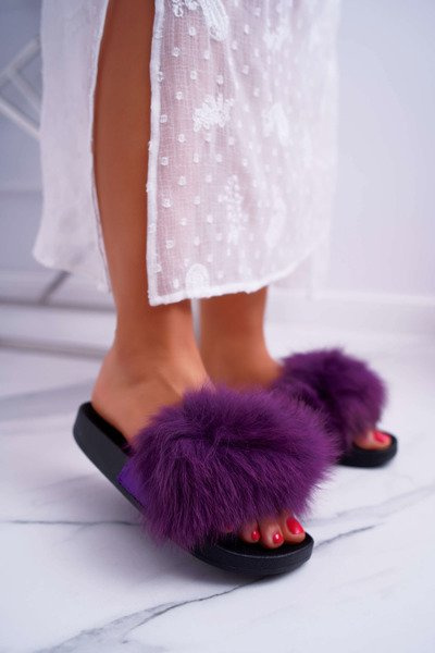 Жіночі шльопанці з хутром фіолетового кольору