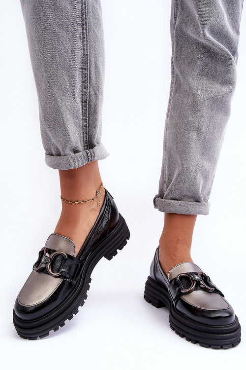 Жіночі шкіряні лофери на плоскому каблуці чорні Elkiza