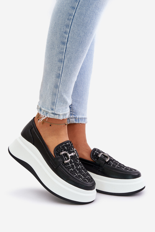 Шкіряні жіночі мокасини на платформі з декором чорні Vinceza 89105