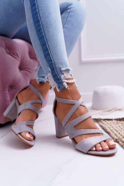 Жіночі босоніжки на шпильці замшеві сірі Lemilia