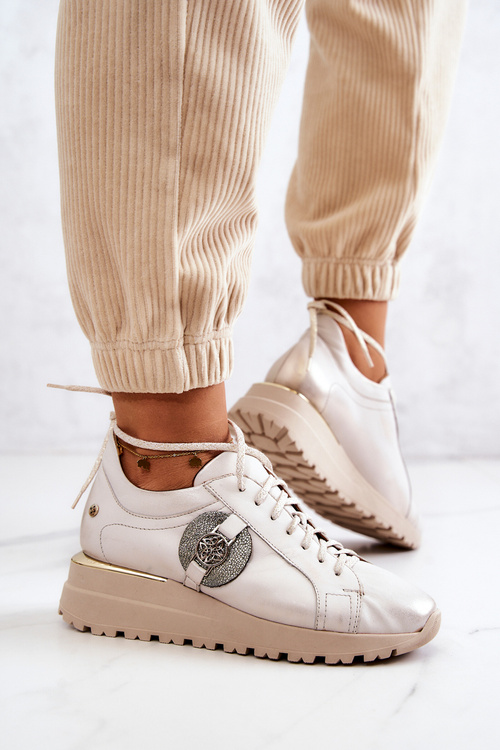 Шкіряне спортивне взуття на танкетці Maciejka 05492-04 бежевий