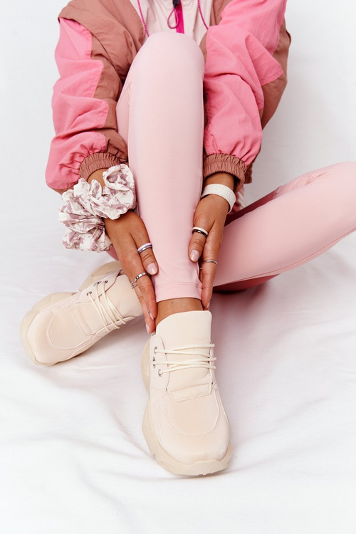 Жіночі кросівки на масивній підошві бежевого кольору