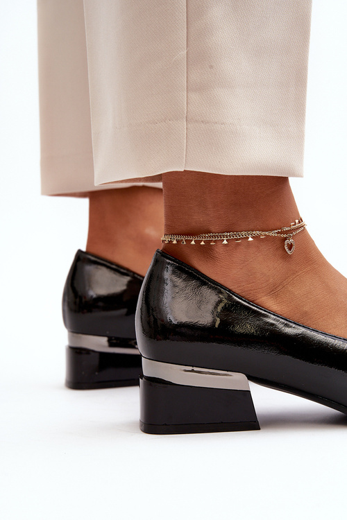 Жіночі лаковані туфлі на низькому каблуці бежеві Marilni