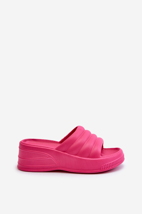 Легкі жіночі пінопластові босоніжки на танкетці на пробці та платформі кольору фуксії Tendrea