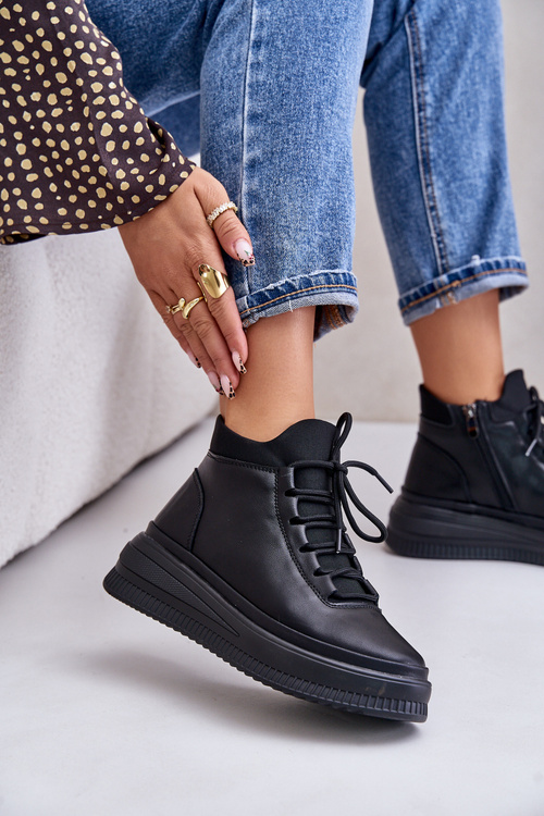 Легке шкіряне спортивне взуття на платформі Artiker 55C1041 чорного кольору