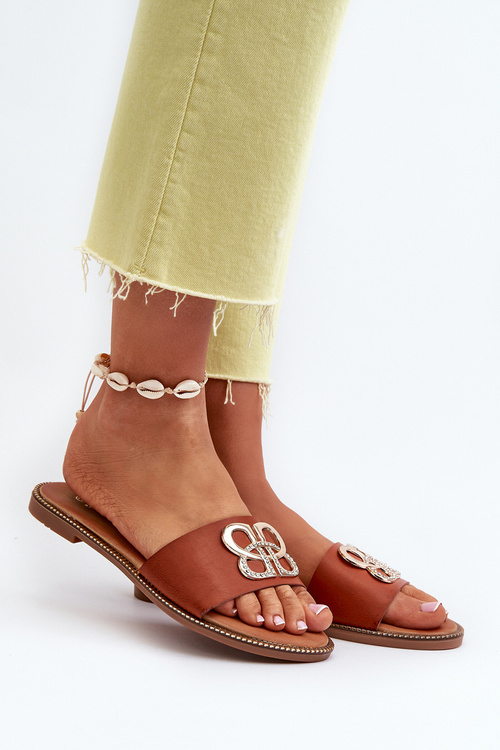 Жіночі босоніжки з декором з еко шкіри на плоскому каблуці коричневі Sadria