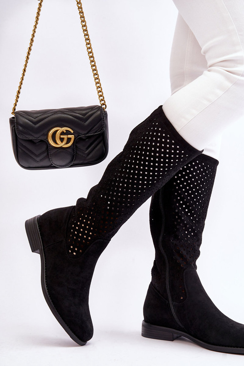 Жіночі замшеві ажурні чоботи чорного кольору саванна