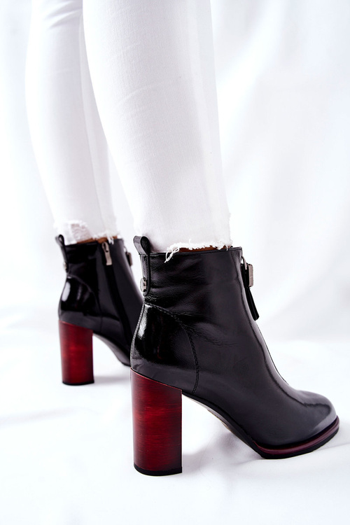 Чоботи жіночі чорні лаковані на танкетці Кофтон