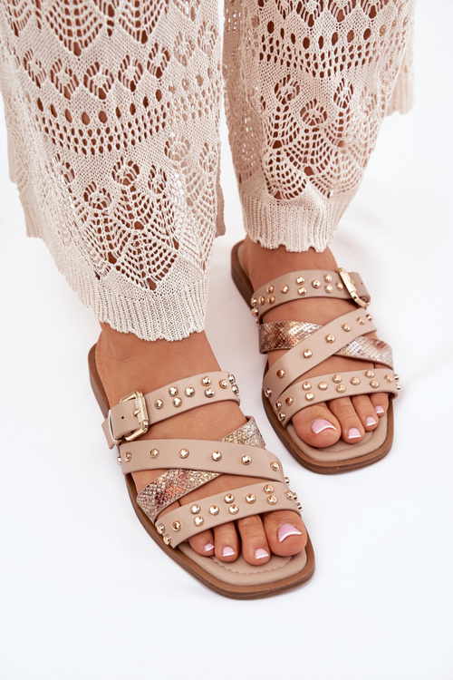 Прикрашені жіночі сандалі на плоскому каблуці з ремінцями та пряжкою бежеві Manitte