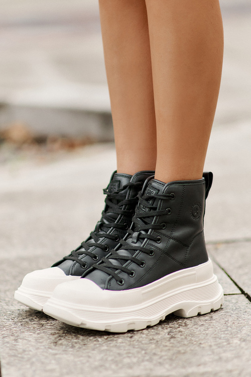 Шкіряні утеплені кросівки на масивній платформі Big Star OO274A599 Чорні