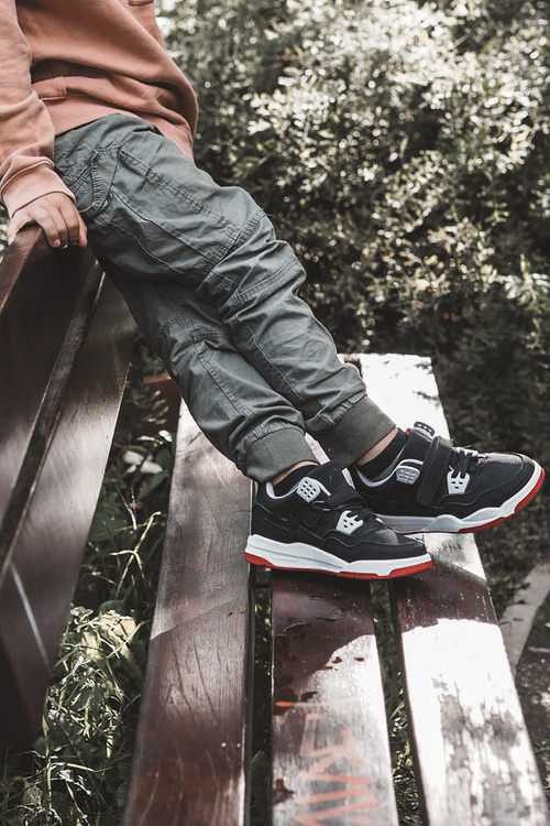 Дитяче шкіряне спортивне взуття чорно-червона Marisa