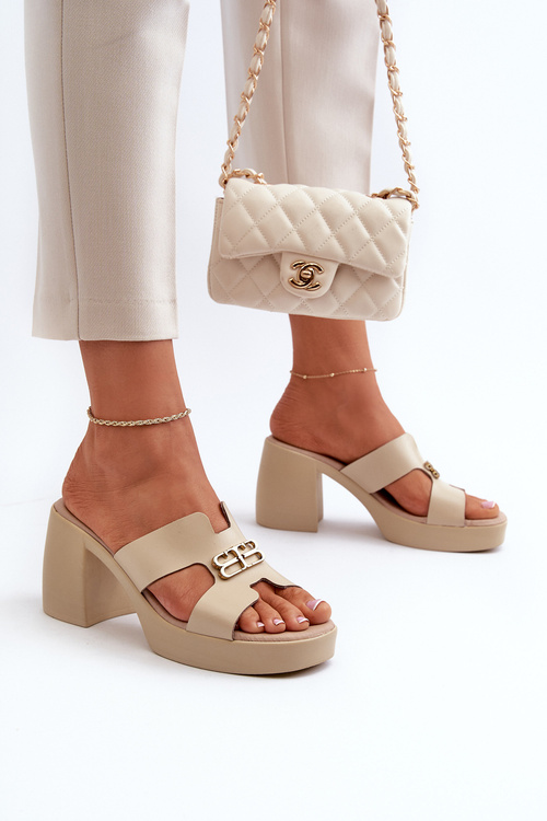 Zazoo 40419 Шкіряні жіночі босоніжки з вирізами та орнаментом Бежеві