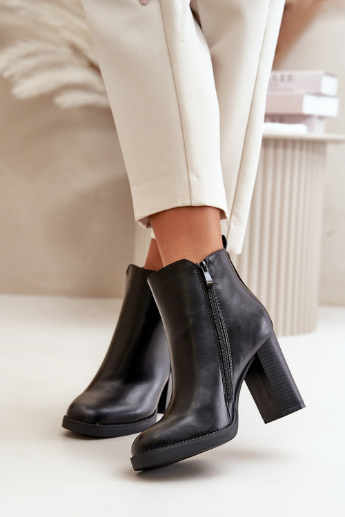 Утеплені жіночі чоботи на підборах з екошкіри чорного кольору Teresine