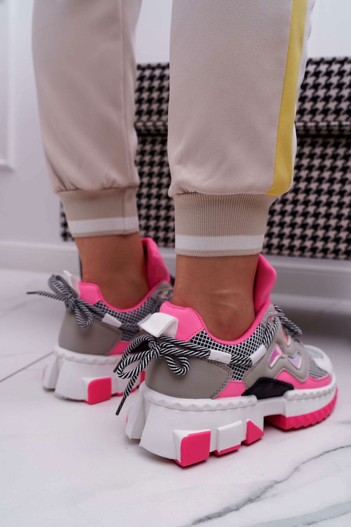 Спортивне жіноче взуття кольорова вставка кольору фуксії