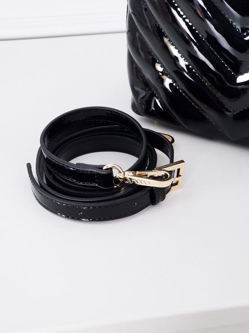 Жіноча лакована літерна сумка NOBO NBAG-FD2080-C020 чорна