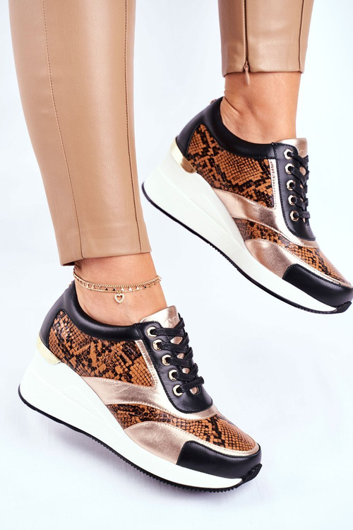 Шкіряні кросівки на танкетці GOE GG2N3044 Чорні