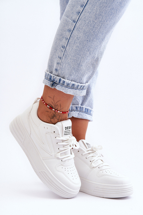 Жіноче класичне спортивне взуття білого кольору Avra