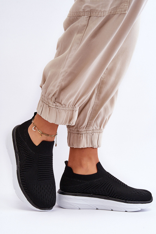 Жіноче спортивне взуття без шнурівки чорне Ferive