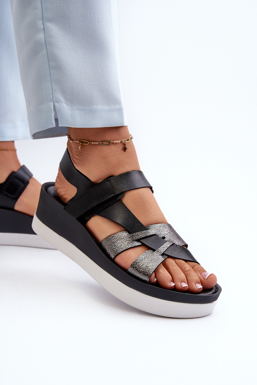 Чорні жіночі шкіряні босоніжки на платформі Zazoo 40397