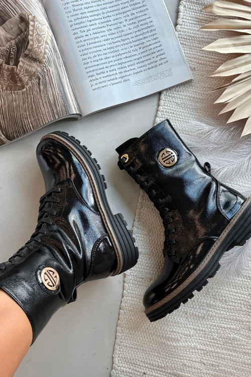 Лаковані жіночі робочі чоботи з золотим деталлю утеплені чорні Dorialine