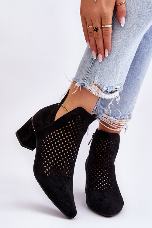 Ажурні замшеві чоботи з вирізом на каблуці Black Blakely