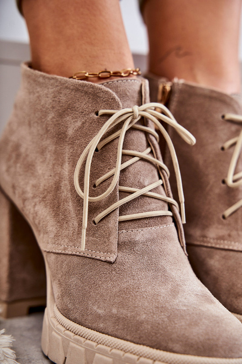 Модні замшеві чоботи на шнурівці бежеві Selma