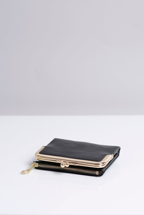 Маленький жіночий чорний гаманець