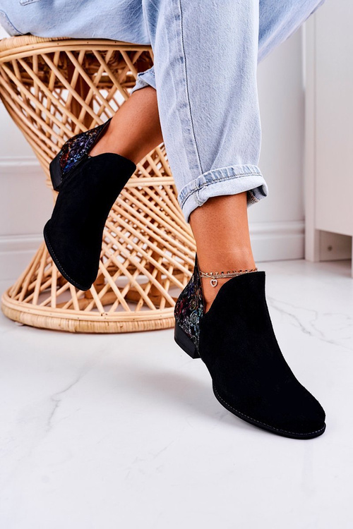 Жіночі шкіряні черевики Maciejka чорні з квіточками 04091-57