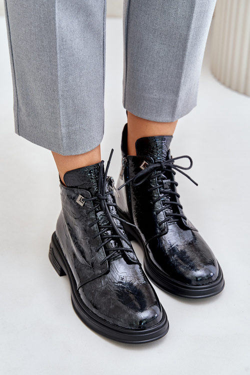 Шкіряні лаковані жіночі ботильйони утеплені на блискавці D&A LZ42-042 чорно-сірі