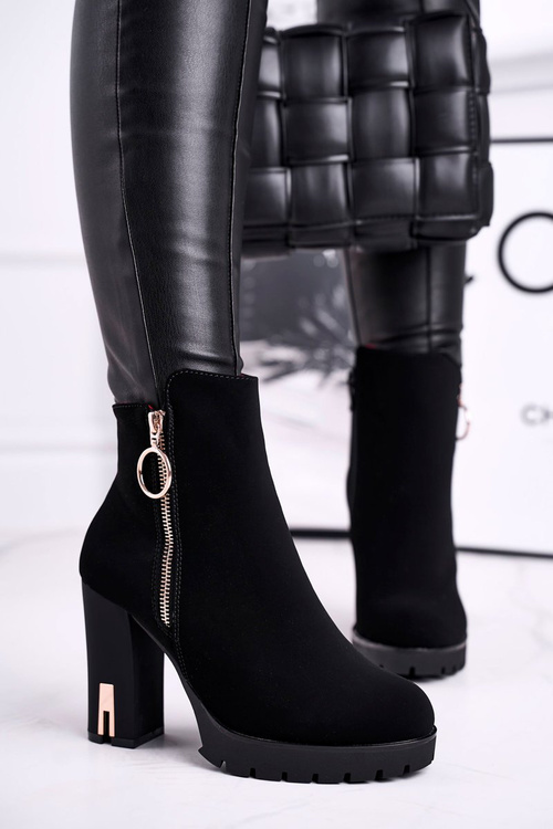 Жіночі чоботи на високому каблуці з нубуку чорного кольору