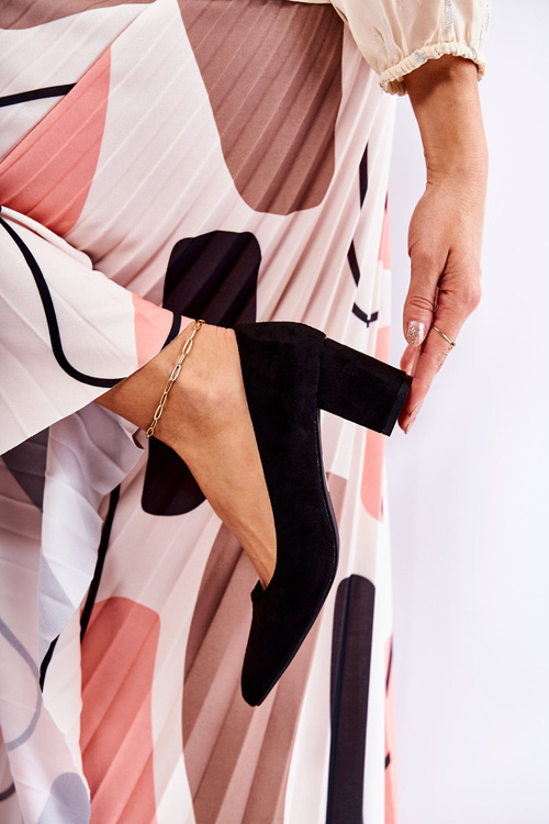 Класичні замшеві туфлі на підборах чорного кольору Lency