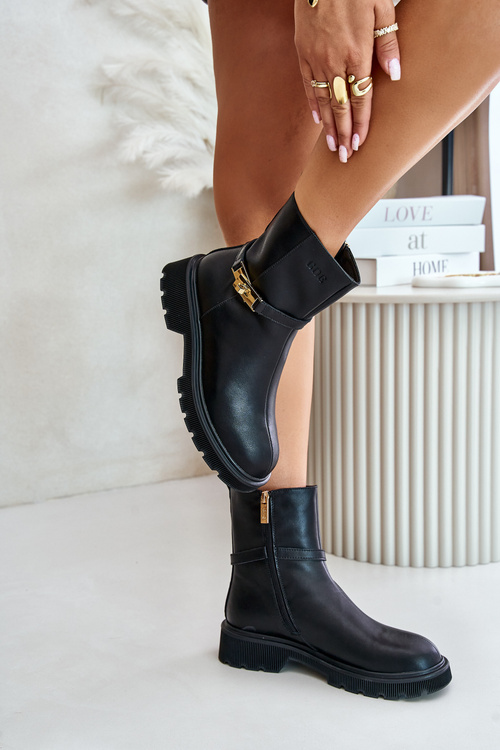 Шкіряні жіночі ботильйони з ремінцем ізольовані GOE OO2N4150 Чорні