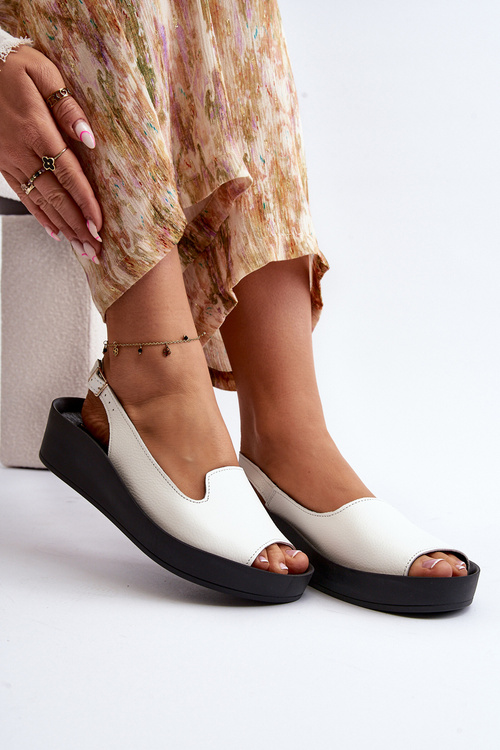 Жіночі шкіряні босоніжки на товстій підошві Zazoo 2893 Білі