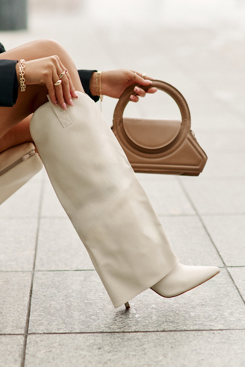 Чоботи на шпильці з точеною халявою світло-бежеві Bellinna