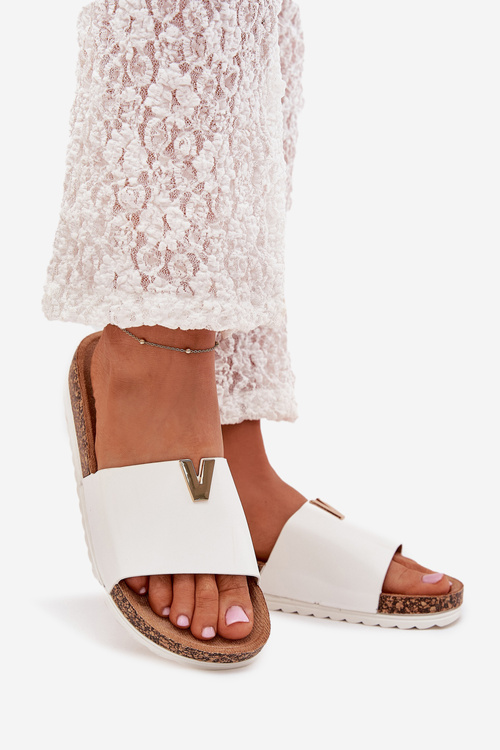 Жіночі сандалі на корковій платформі з декоративним елементом білі Vessira