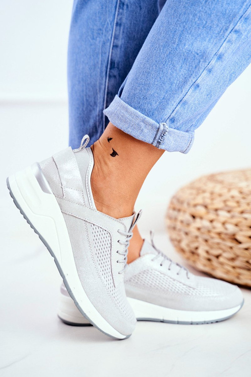 Жіноче спортивне взуття шкіряне срібло Love Me