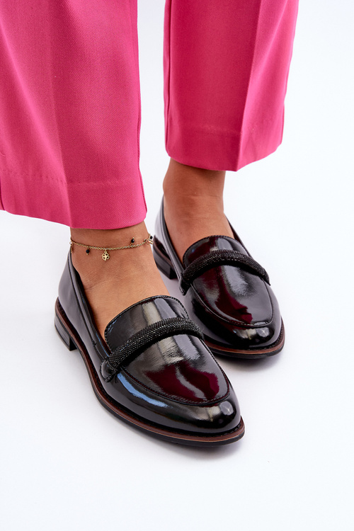 Жіночі чорні лаковані мокасини з декоративним ремінцем Saosin