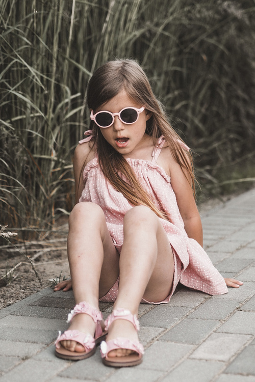 Рожеві лаковані дитячі босоніжки Tinette, прикрашені квітами