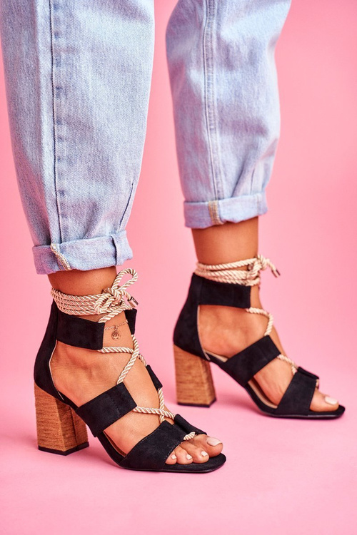 Жіночі замшеві босоніжки на шпильці Amore чорного кольору