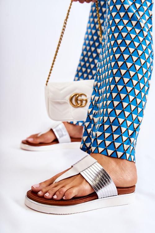 Жіночі шльопанці на танкетці біло-сріблясті Morissa