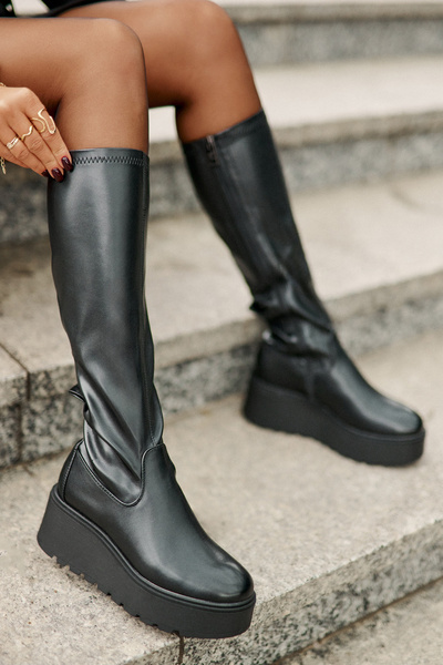 Жіночі високі чоботи на платформі та танкетці чорні Vinceza 58342