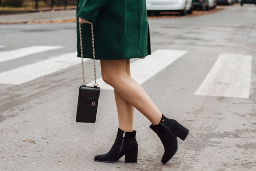 Чоботи жіночі на підборах чорні So Good